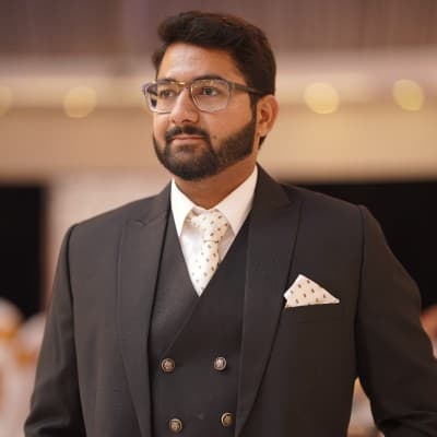 Portrait of Ahmed Hasnain, full-stack software developer and SaaS product engineer